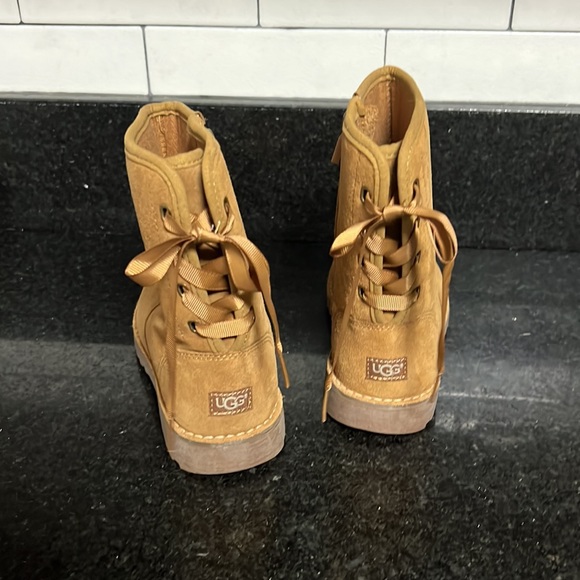 Ugg boots size 2 - Picture 4 of 6